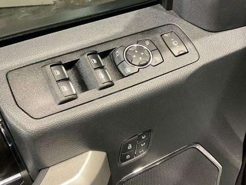 Used 2022 Ford F250 Lariat w/ Black Appearance Package image 7