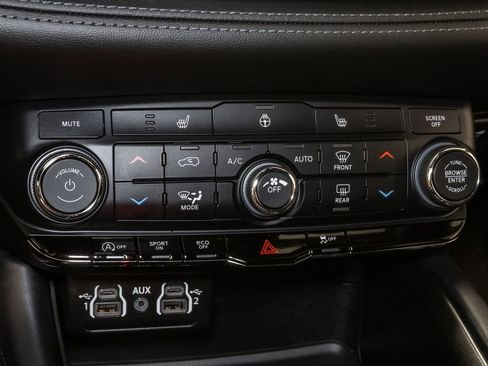 Certified 2024 Dodge Durango SXT w/ SXT Blacktop Group AWD/4WD image 18