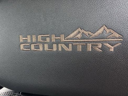 Used 2022 Chevrolet Suburban High Country image 28