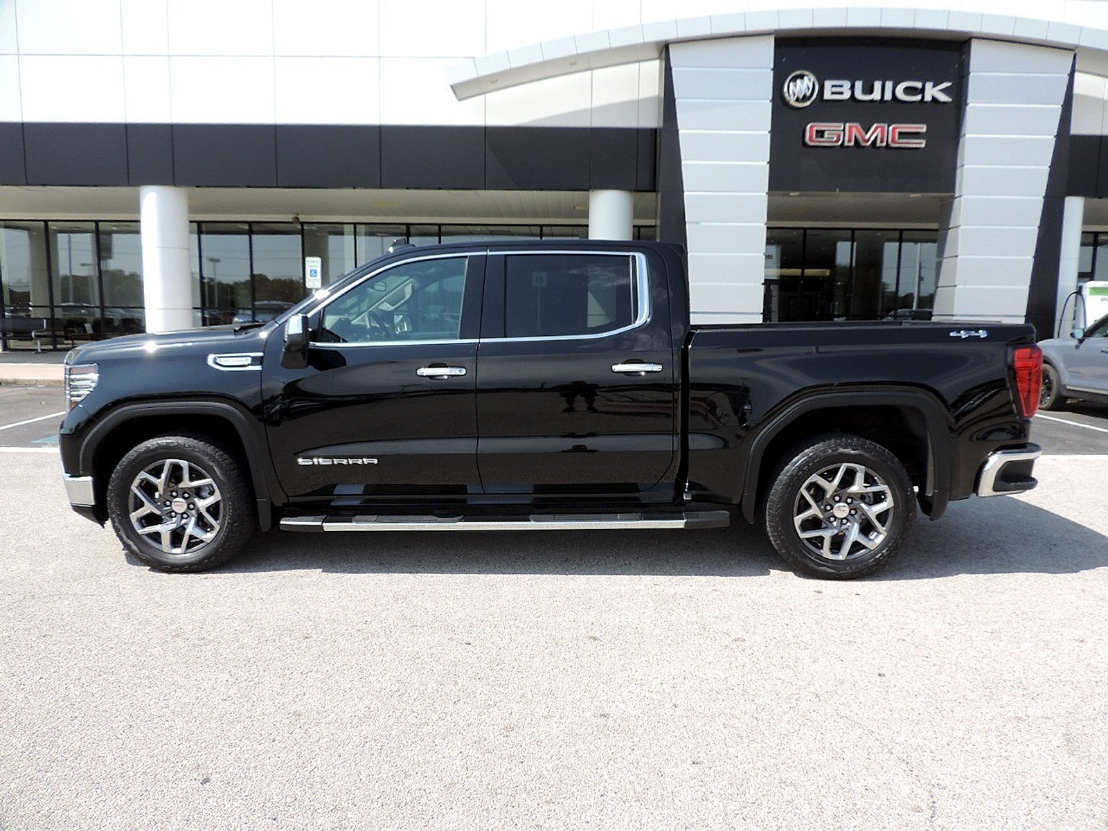 Certified 2023 GMC Sierra 1500 SLT AWD/4WD image 8