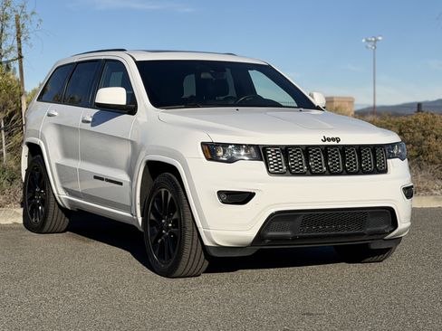 Used 2021 Jeep Grand Cherokee Laredo X image 6