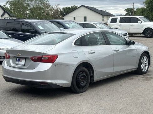 Used 2017 Chevrolet Malibu LT FWD image 8