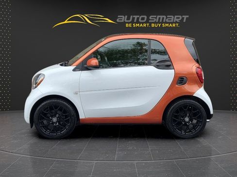 Used 2016 smart fortwo passion RWD image 2