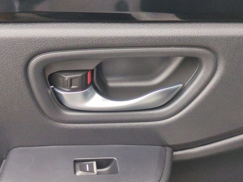 Used 2025 Honda Pilot Sport image 28