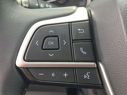 Used 2025 Toyota Highlander XLE AWD/4WD image 22