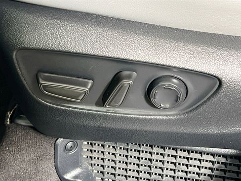 Used 2024 Toyota Sienna XLE FWD image 15