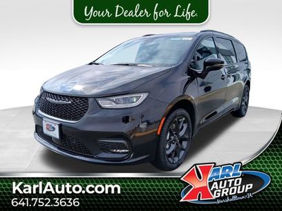 New 2026 Chrysler Pacifica Select