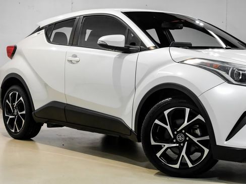 Used 2019 Toyota C-HR XLE image 9
