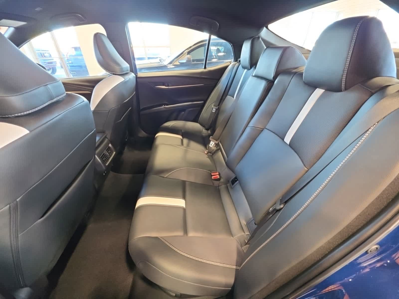 Used 2025 Toyota Camry SE FWD image 29