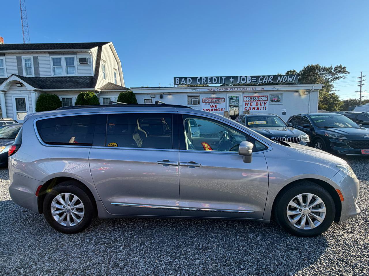 Used 2017 Chrysler Pacifica Touring-L FWD image 4