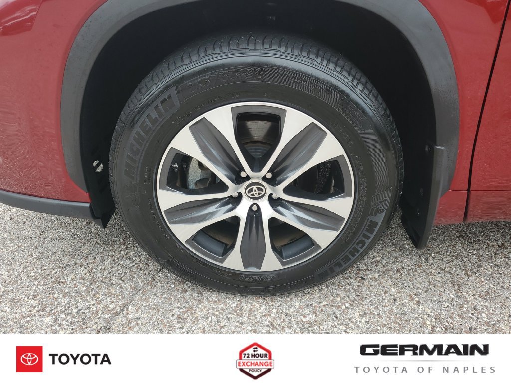 Used 2024 Toyota Highlander XLE FWD image 13