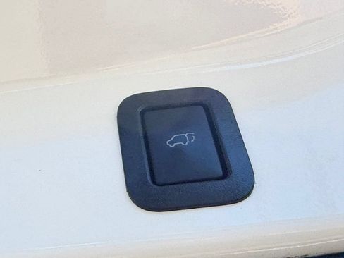 Used 2019 Toyota Highlander Limited AWD/4WD image 22
