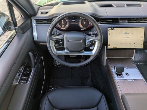 New 2026 Land Rover Range Rover Long Wheelbase SE AWD/4WD image 18