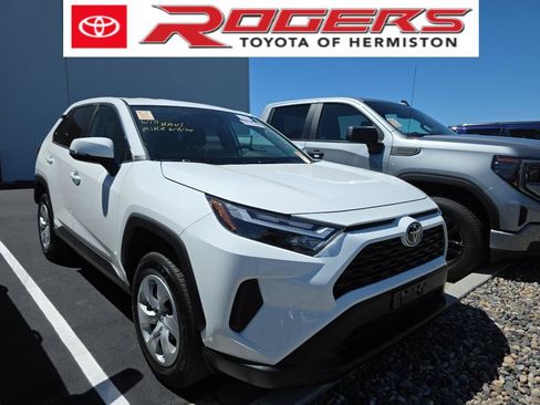 Certified 2025 Toyota RAV4 LE AWD/4WD image 1