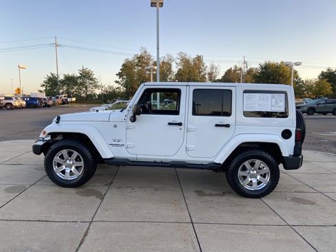 Used 2016 Jeep Wrangler Unlimited Sahara w/ Connectivity Group image 6