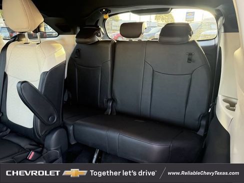 Used 2025 Toyota Sienna Platinum AWD/4WD image 32