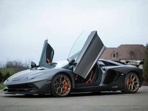 Used 2021 Lamborghini Aventador SVJ image 2
