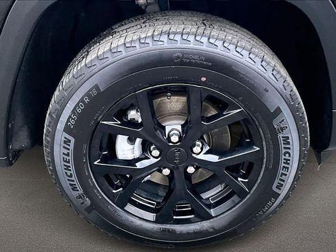 Used 2024 Jeep Grand Cherokee Altitude image 38