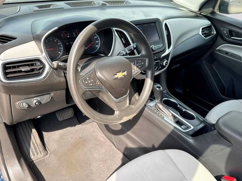 Used 2020 Chevrolet Equinox LS AWD/4WD image 2