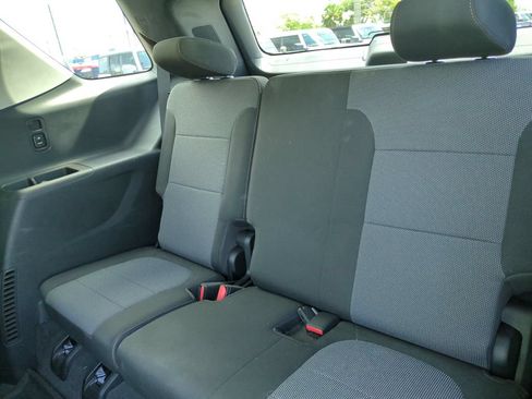 Used 2020 Chevrolet Traverse LT FWD image 19
