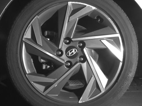 Used 2025 Hyundai Elantra SEL FWD image 12
