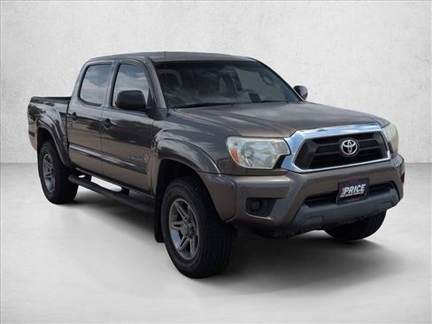 Used 2014 Toyota Tacoma PreRunner w/ SR5 Package RWD image 3