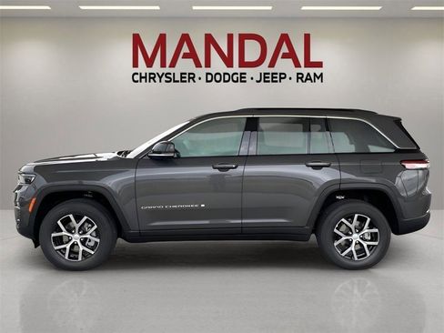 Used 2025 Jeep Grand Cherokee Limited image 9