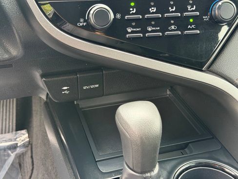 Used 2019 Toyota Camry LE FWD image 22