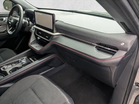 Used 2025 Ford Explorer ST image 19
