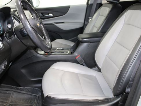 Used 2020 Chevrolet Equinox Premier image 17