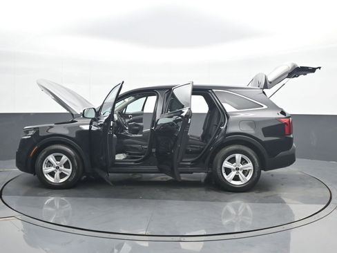 Used 2023 Kia Sorento LX image 26