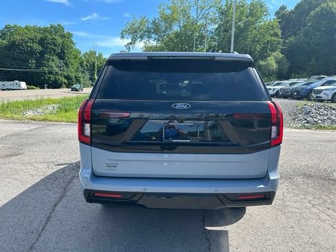 Used 2025 Ford Expedition Tremor AWD/4WD image 4