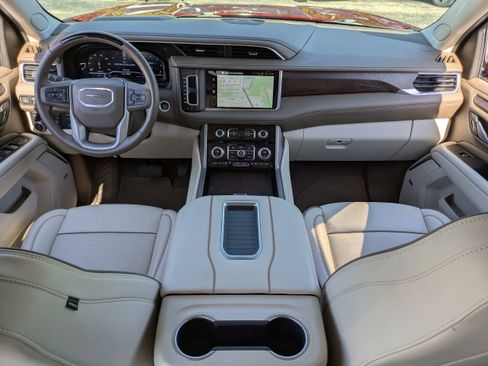 Used 2024 GMC Yukon Denali w/ Advanced Technology Package AWD/4WD image 16
