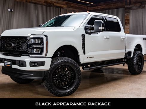 Used 2025 Ford F250 XLT w/ Black Appearance Package image 5