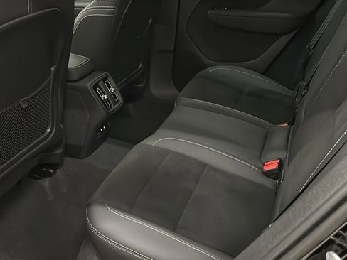 Used 2023 Volvo XC40 B5 Ultimate w/ Climate Package image 27