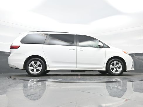 Used 2020 Toyota Sienna LE image 33