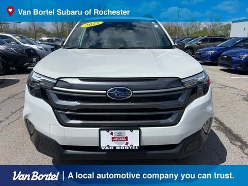 Used 2025 Subaru Forester Premium AWD/4WD image 2