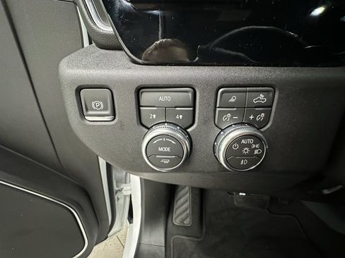 Used 2026 GMC Sierra 1500 SLT AWD/4WD image 28
