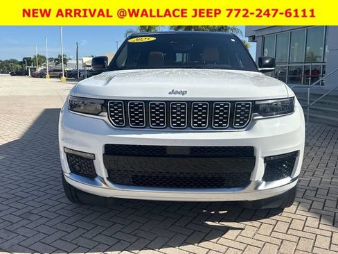 Used 2025 Jeep Grand Cherokee L Summit AWD/4WD image 3