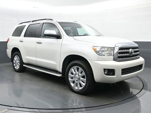 Used 2017 Toyota Sequoia Platinum AWD/4WD image 1