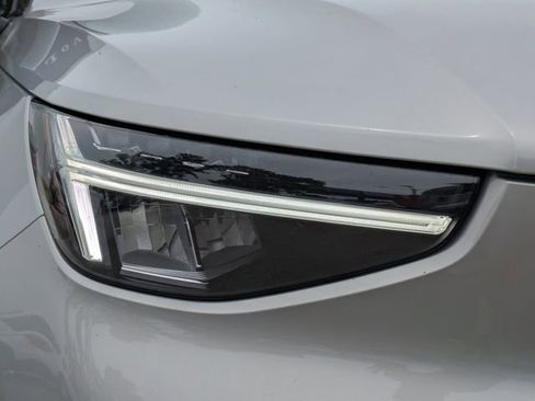 Used 2025 Volvo XC40 B5 Plus AWD/4WD image 13