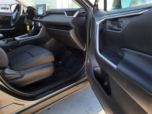 Used 2019 Toyota RAV4 LE w/ Carpet Mat Package image 8