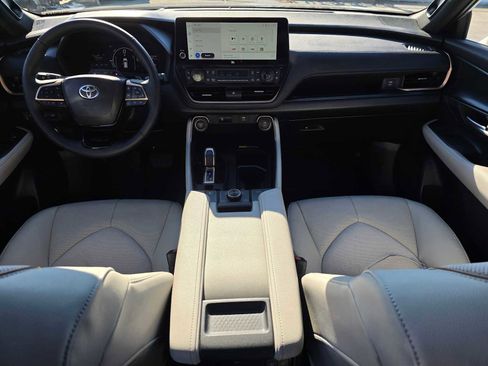 Certified 2025 Toyota Grand Highlander AWD Hybrid image 19