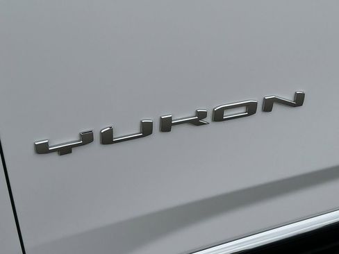 Used 2025 GMC Yukon Elevation image 33