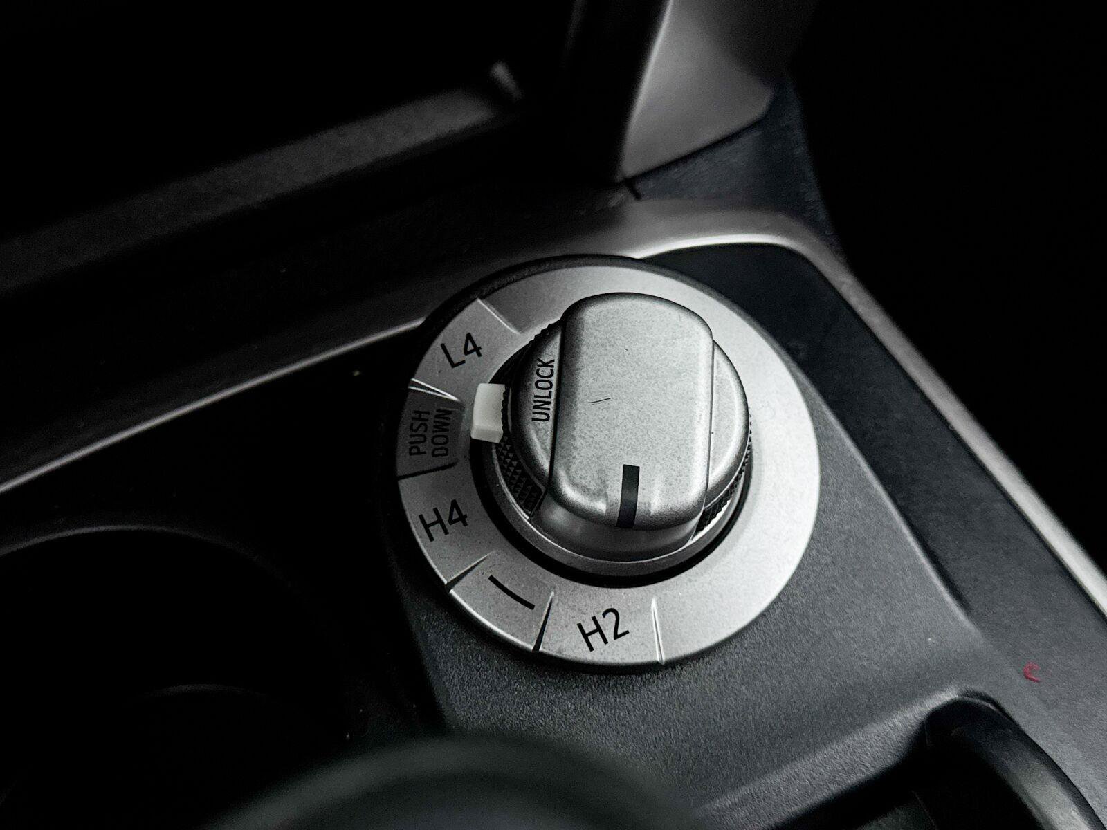 Used 2018 Toyota 4Runner SR5 AWD/4WD image 9