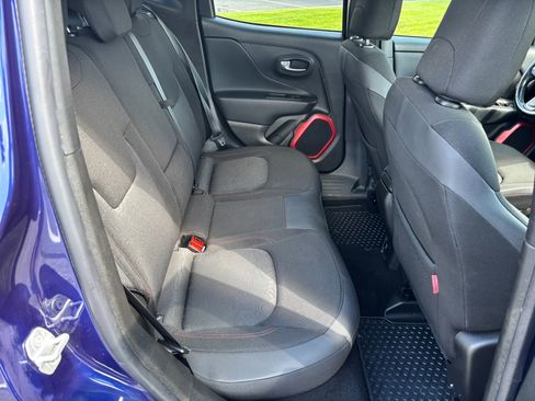 Used 2017 Jeep Renegade Trailhawk w/ Popular Equipment Group AWD/4WD image 17