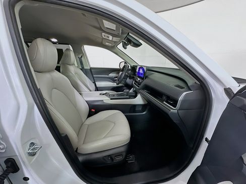 Used 2025 Toyota Grand Highlander FWD image 34