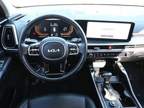 Used 2024 Kia Sorento S w/ Panoramic Sunroof Package image 16