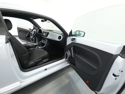 Used 2018 Volkswagen Beetle 2.0T SE FWD image 20