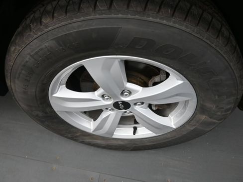 Used 2022 Kia Sorento LX FWD image 9
